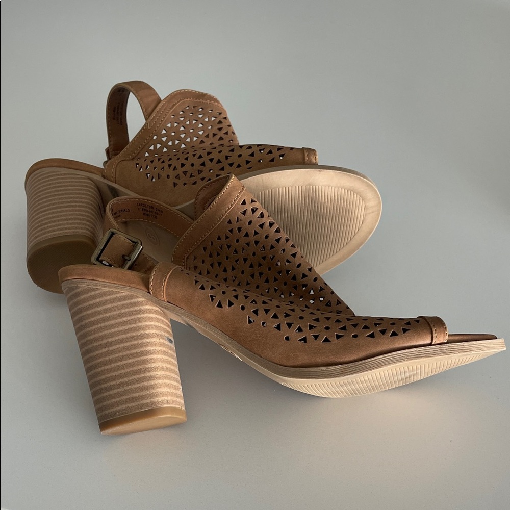 Universal Thread Women's Tan Open Toe Sandals
Siz… - image 3